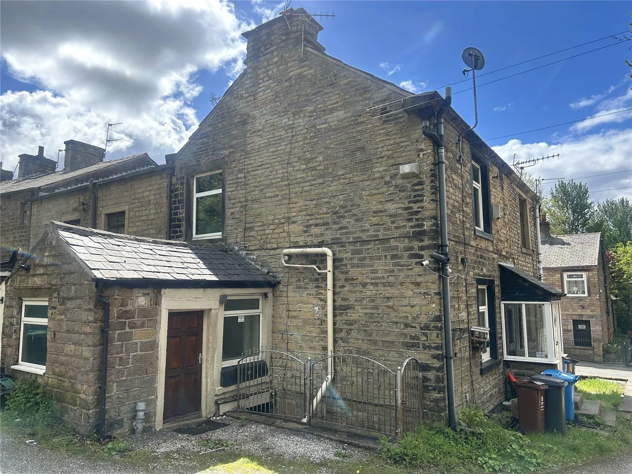Huddersfield Road, Waterhead, OL4, photo 15