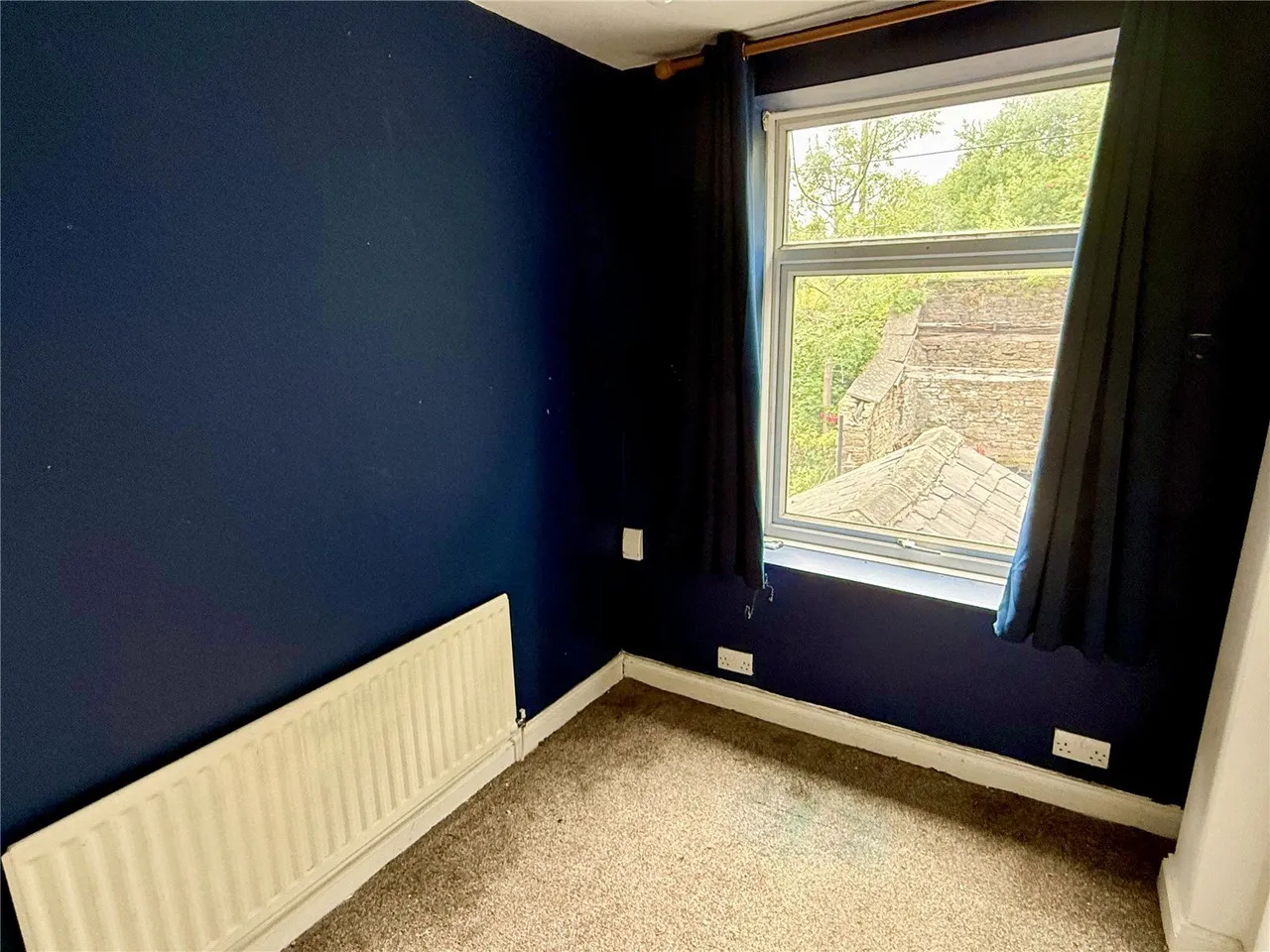 Huddersfield Road, Waterhead, OL4, photo 11