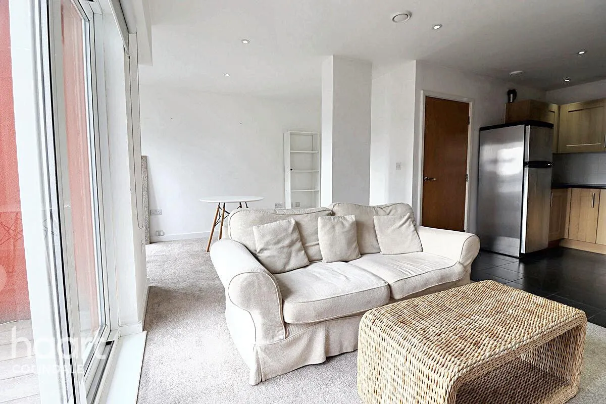 Aerodrome Road, NW9, photo 4