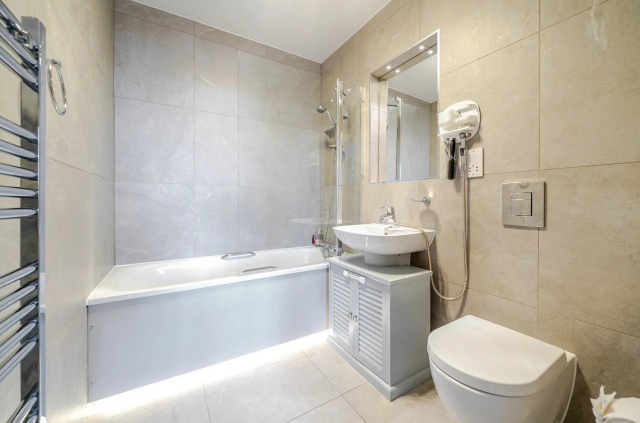 High Street, Walton-on-Thames, KT12, photo 8