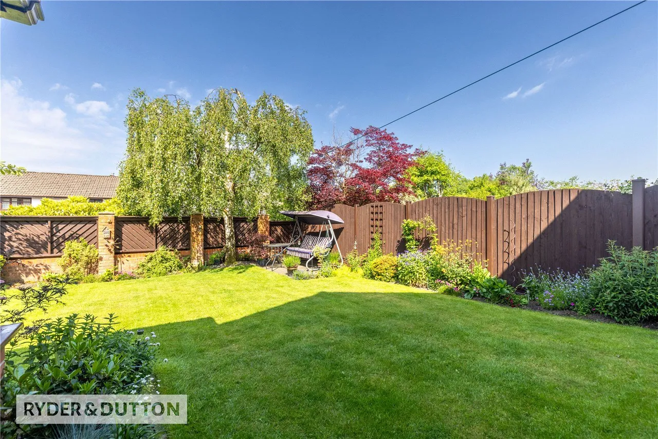 Underwood Way, Shaw, OL2, photo 2