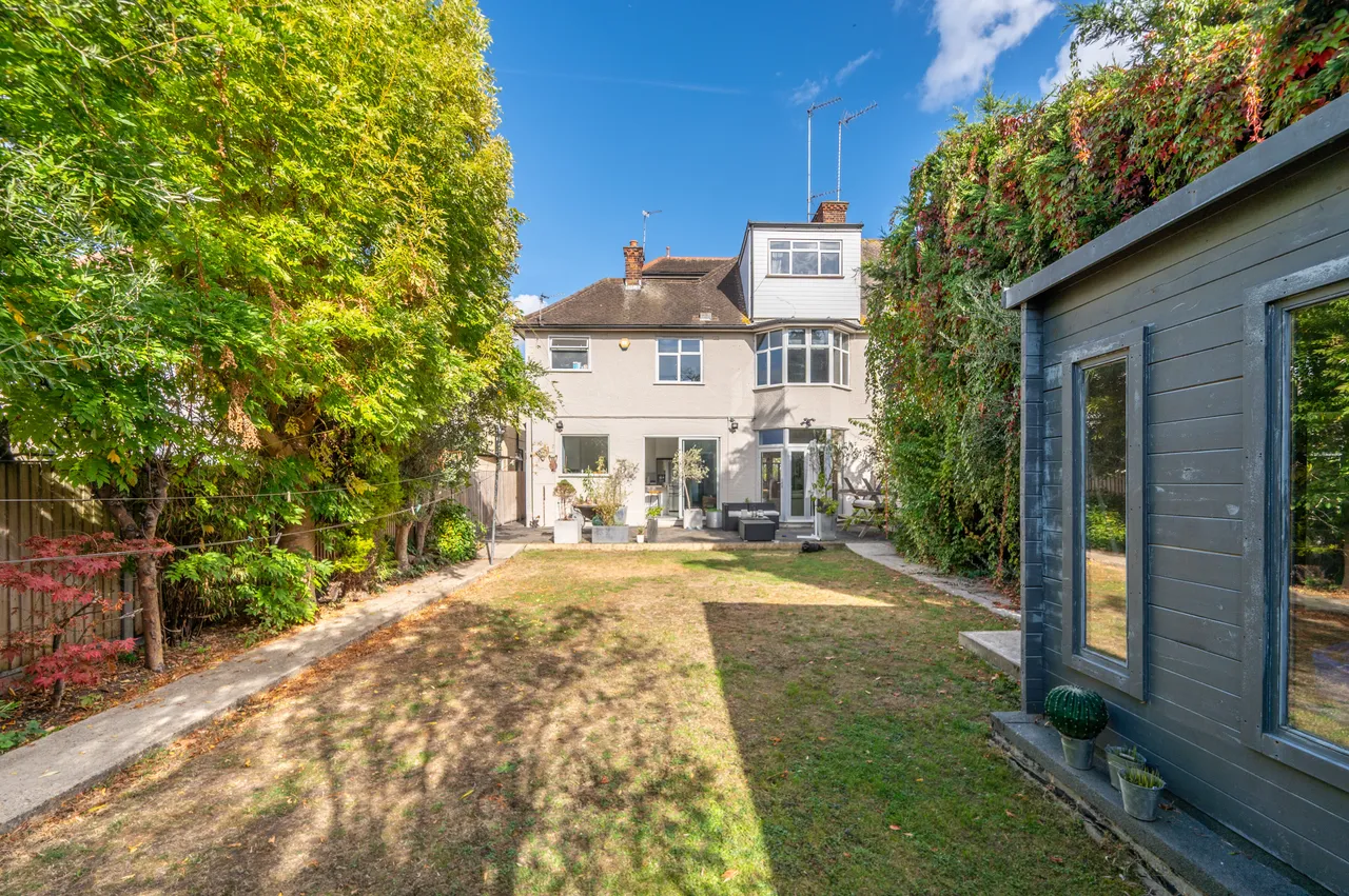 London, NW2, photo 19