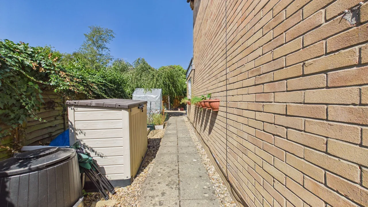Ambleside Gardens, Gunthorpe, Peterborough, PE4, photo 16