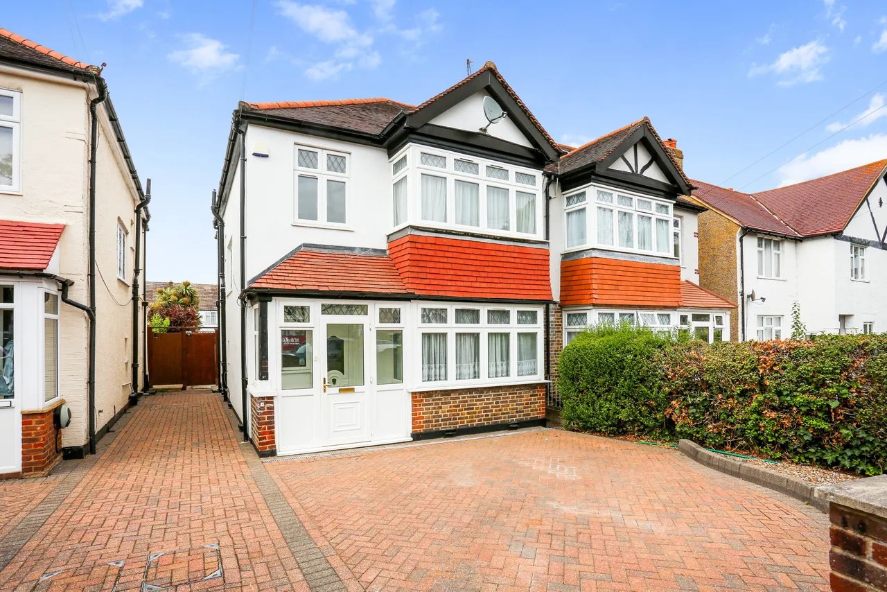 3 bed house for sale — The Chase, Wallington, SM6