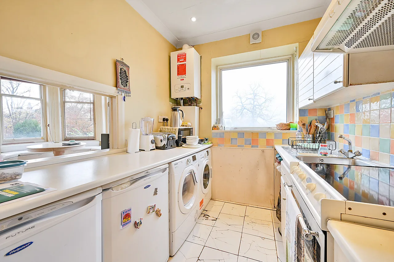 Flat 5, 27 Montpelier Road, London, photo 5