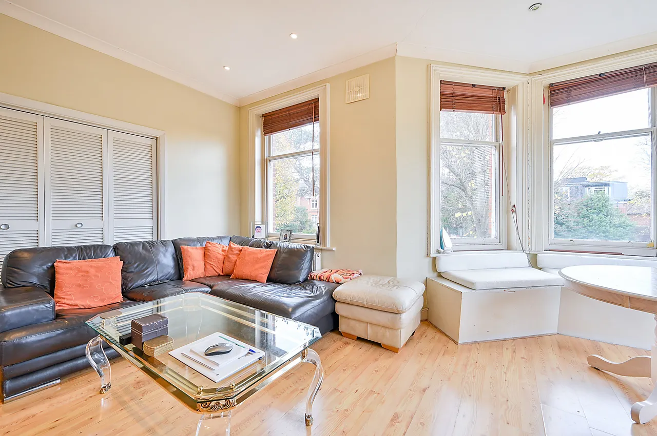 Flat 5, 27 Montpelier Road, London, photo 3