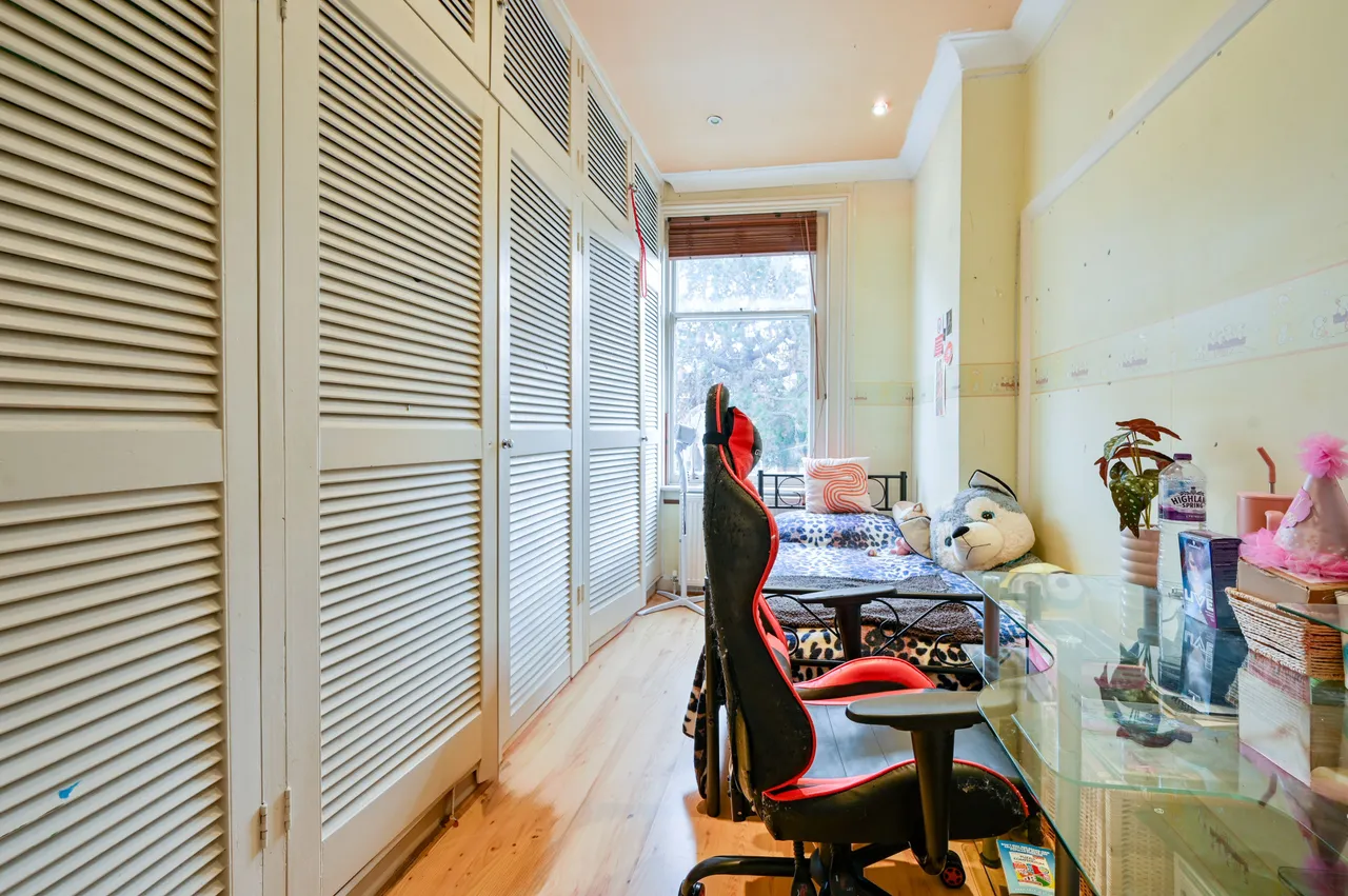 Flat 5, 27 Montpelier Road, London, photo 6