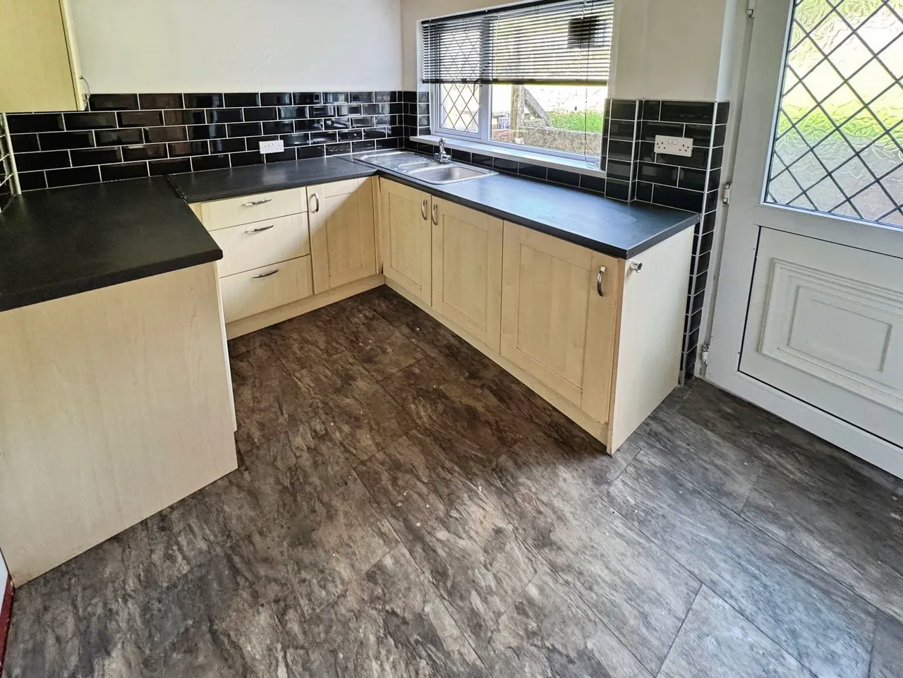 Welfare Avenue, Bryn, SA13, photo 5