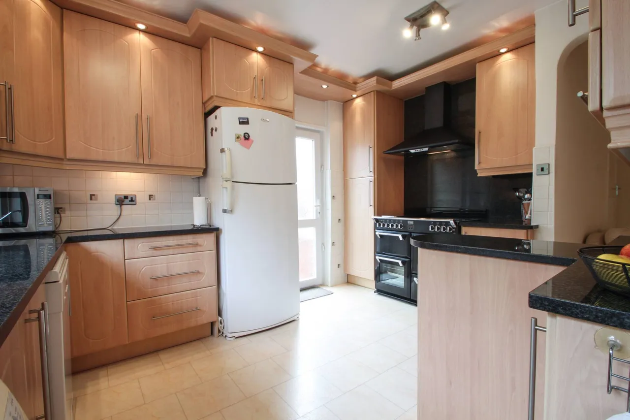 Lingfield Crescent, London, photo 6