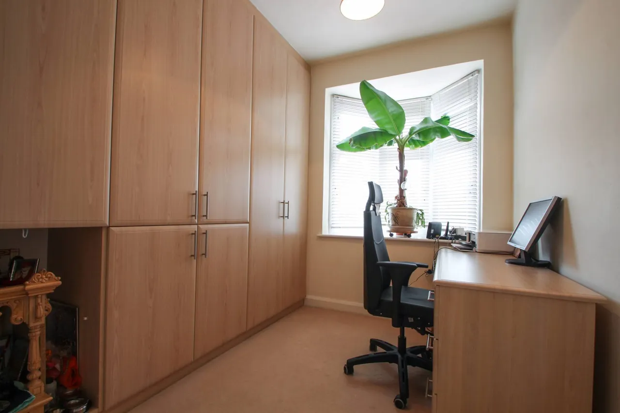 Lingfield Crescent, London, photo 8