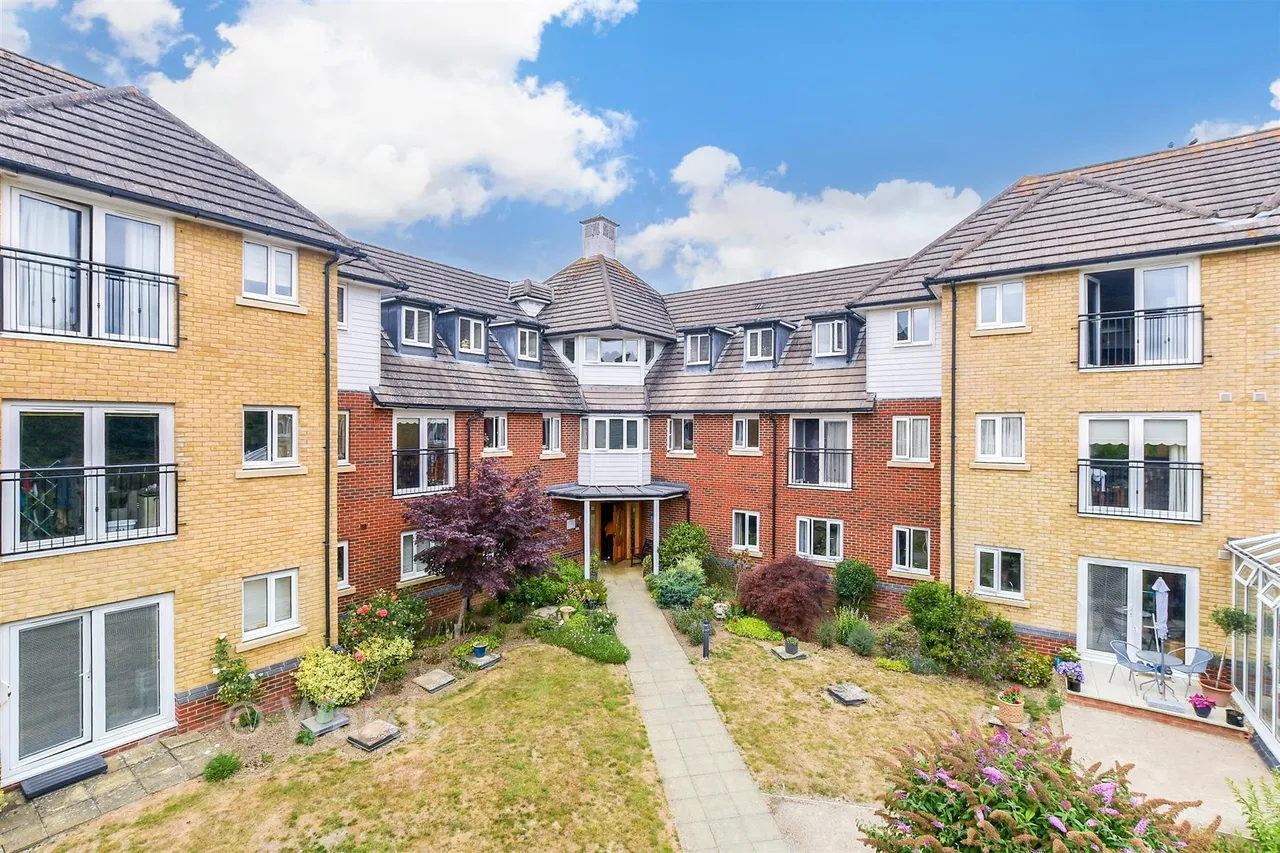 1 bed flat for sale, Hoxton Close, Ashford, TN23