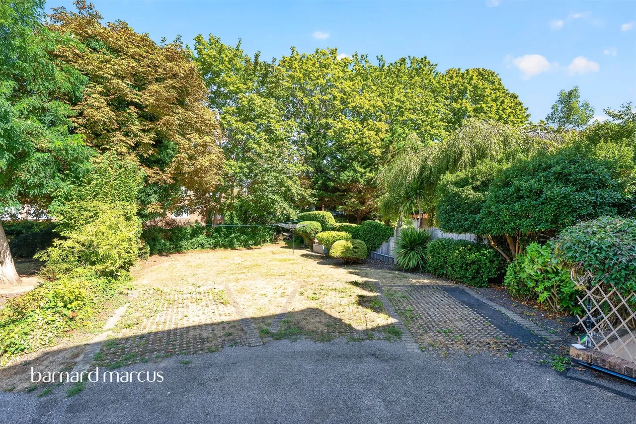 Egmont Road, Sutton, photo 5