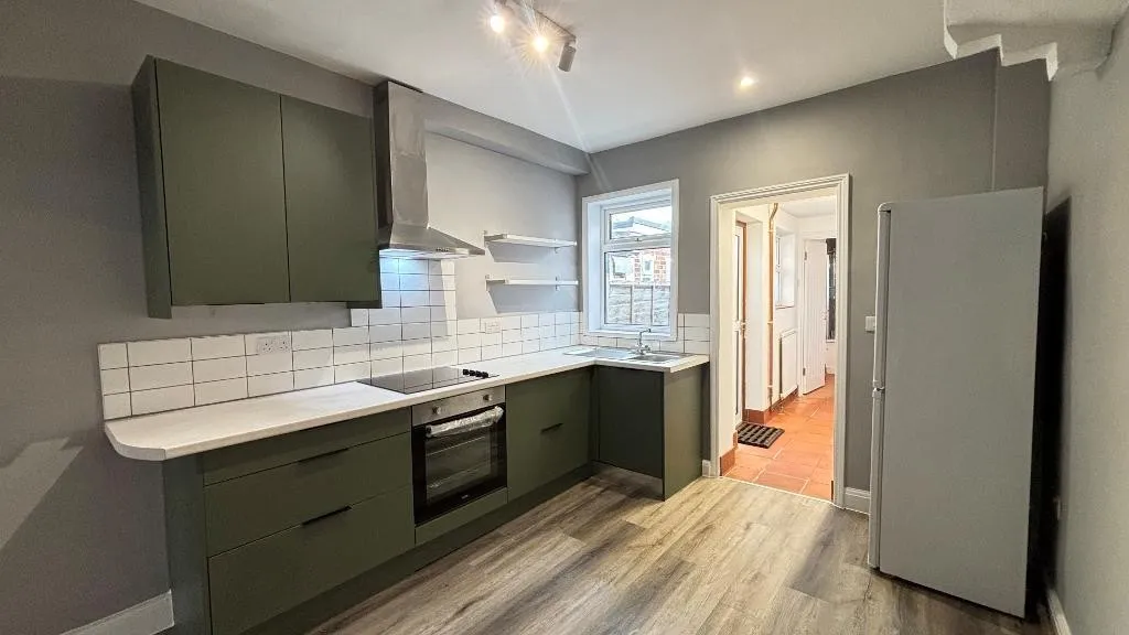 2 bed house to rent, Haling Road, South Croydon
