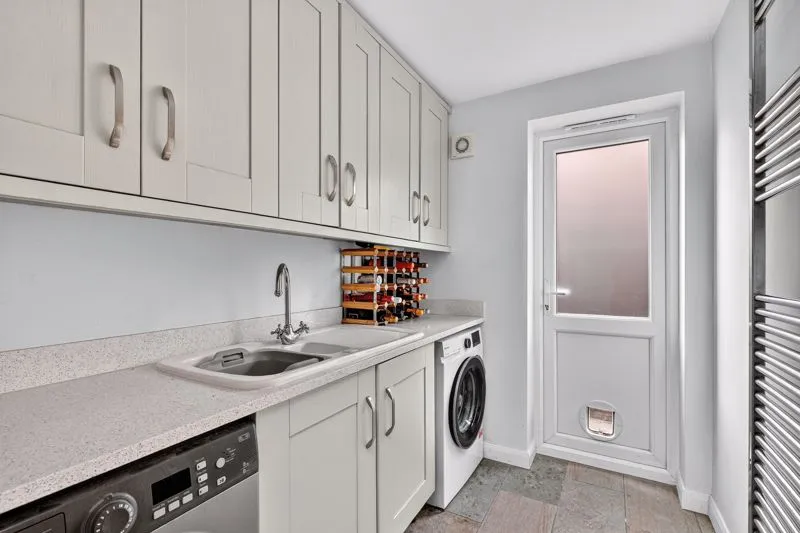Woodlands Park, Addlestone KT15 1AG, photo 7