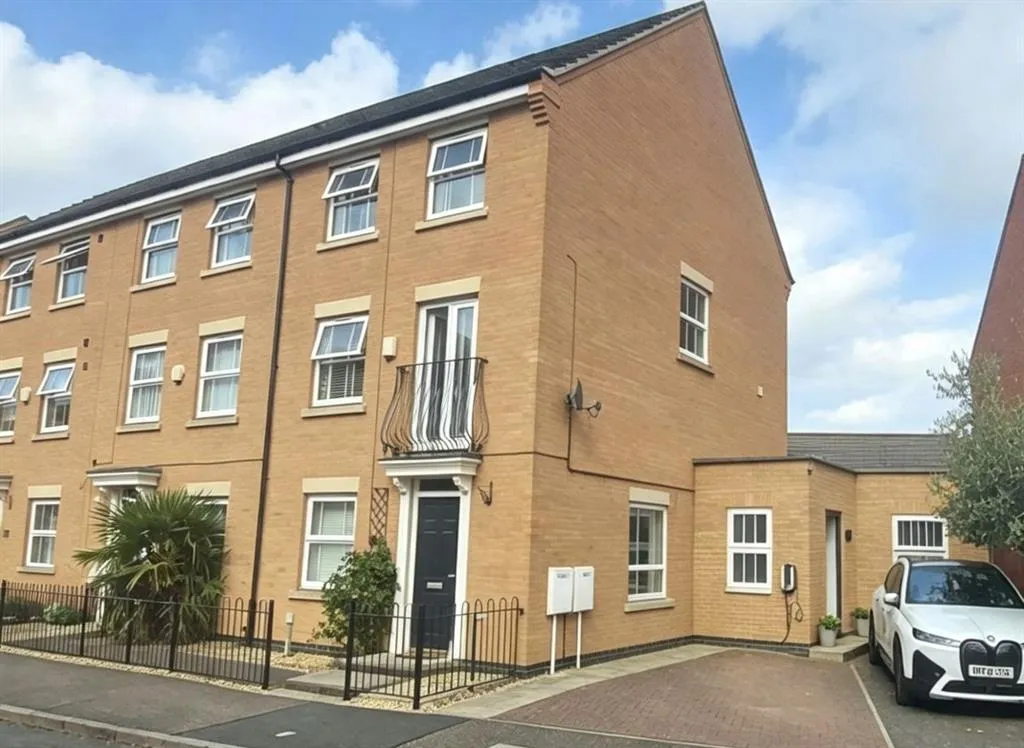 5 bed house for sale, Buckthorn Road, Hampton Hargate, PE7