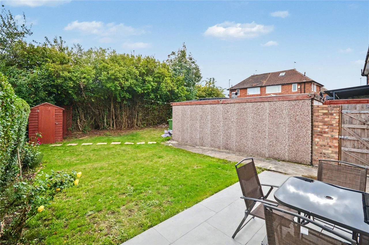 Ring Road, Middleton, LS10, photo 11