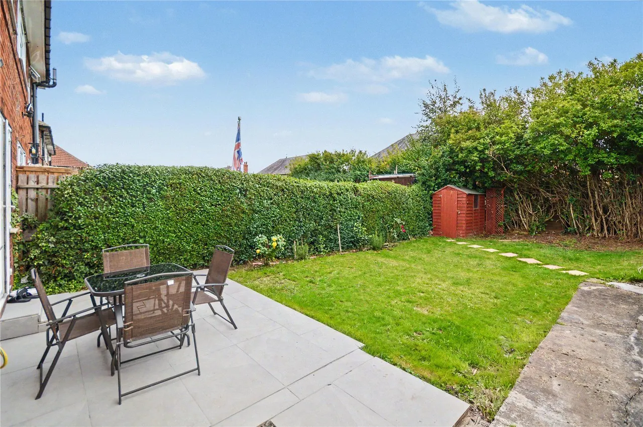 Ring Road, Middleton, LS10, photo 10