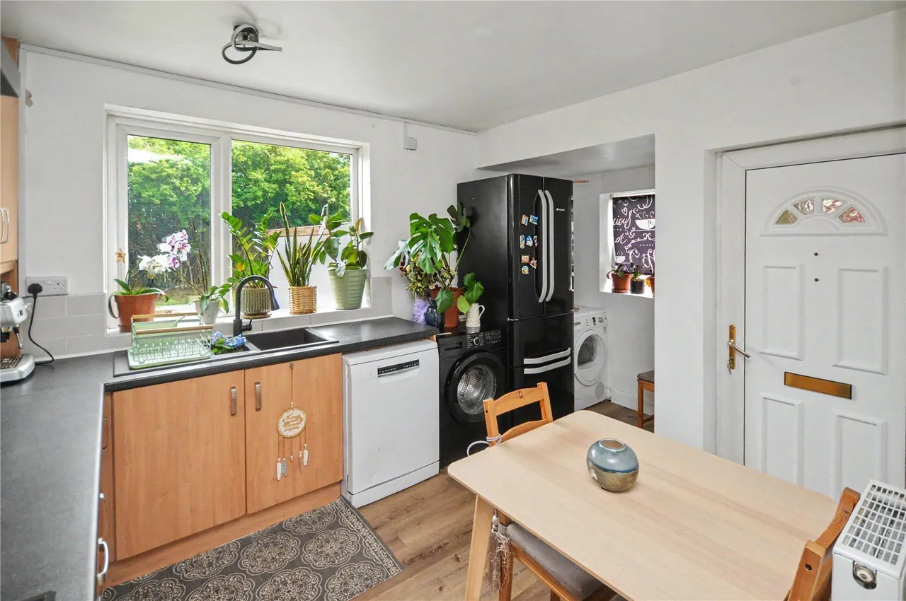 Ring Road, Middleton, LS10, photo 5