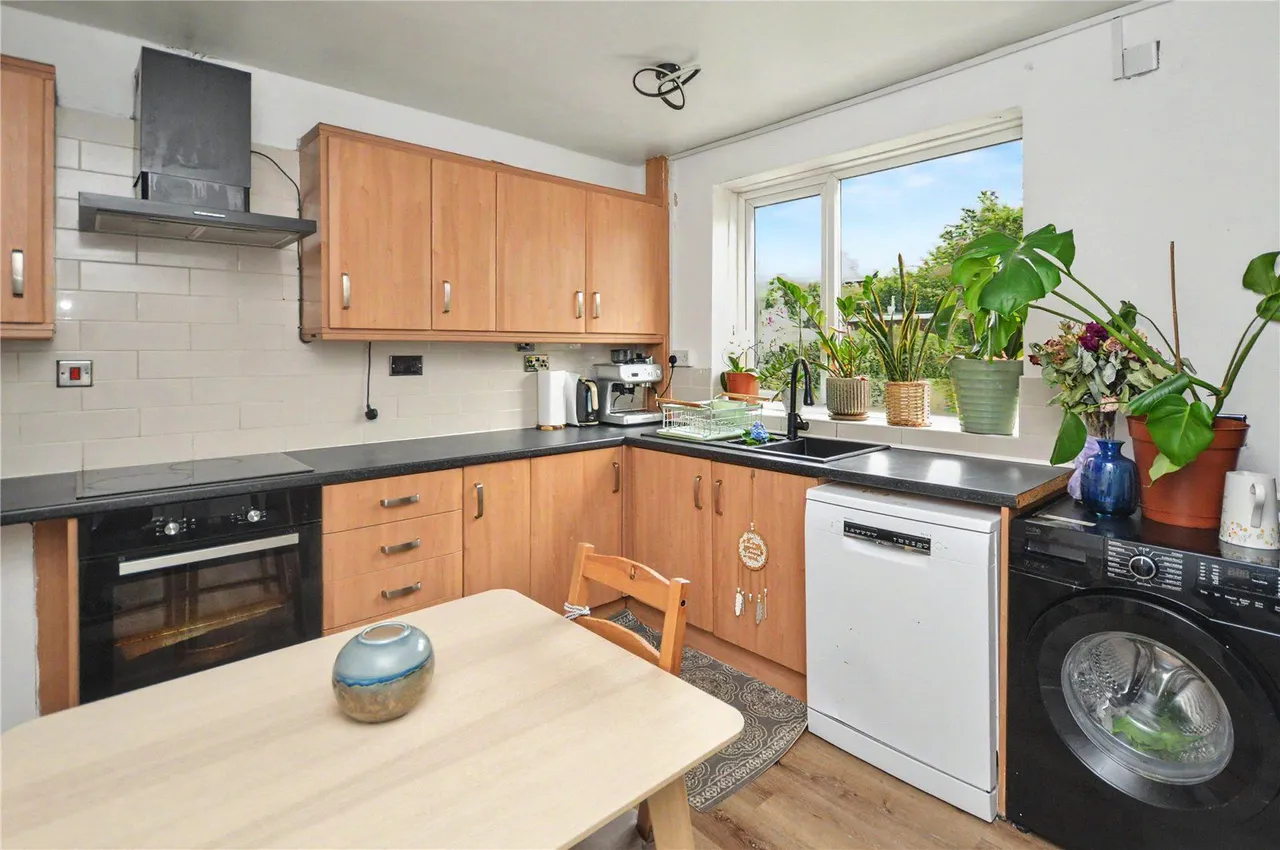 Ring Road, Middleton, LS10, photo 4