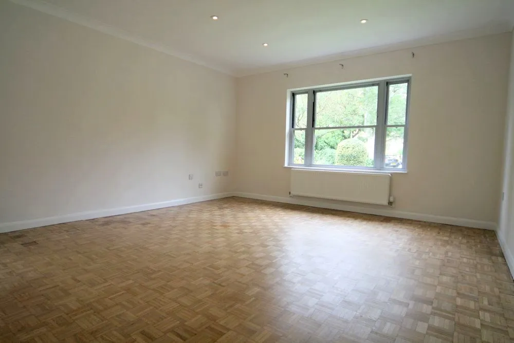 Court Wellington Square, Cheltenham, GL50, photo 4