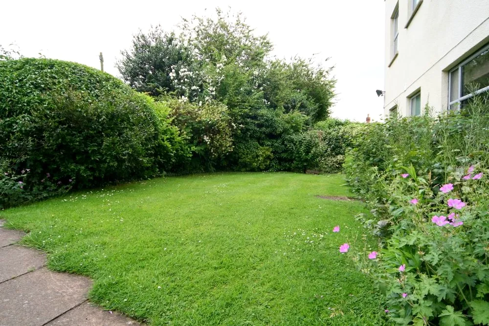 Court Wellington Square, Cheltenham, GL50, photo 3