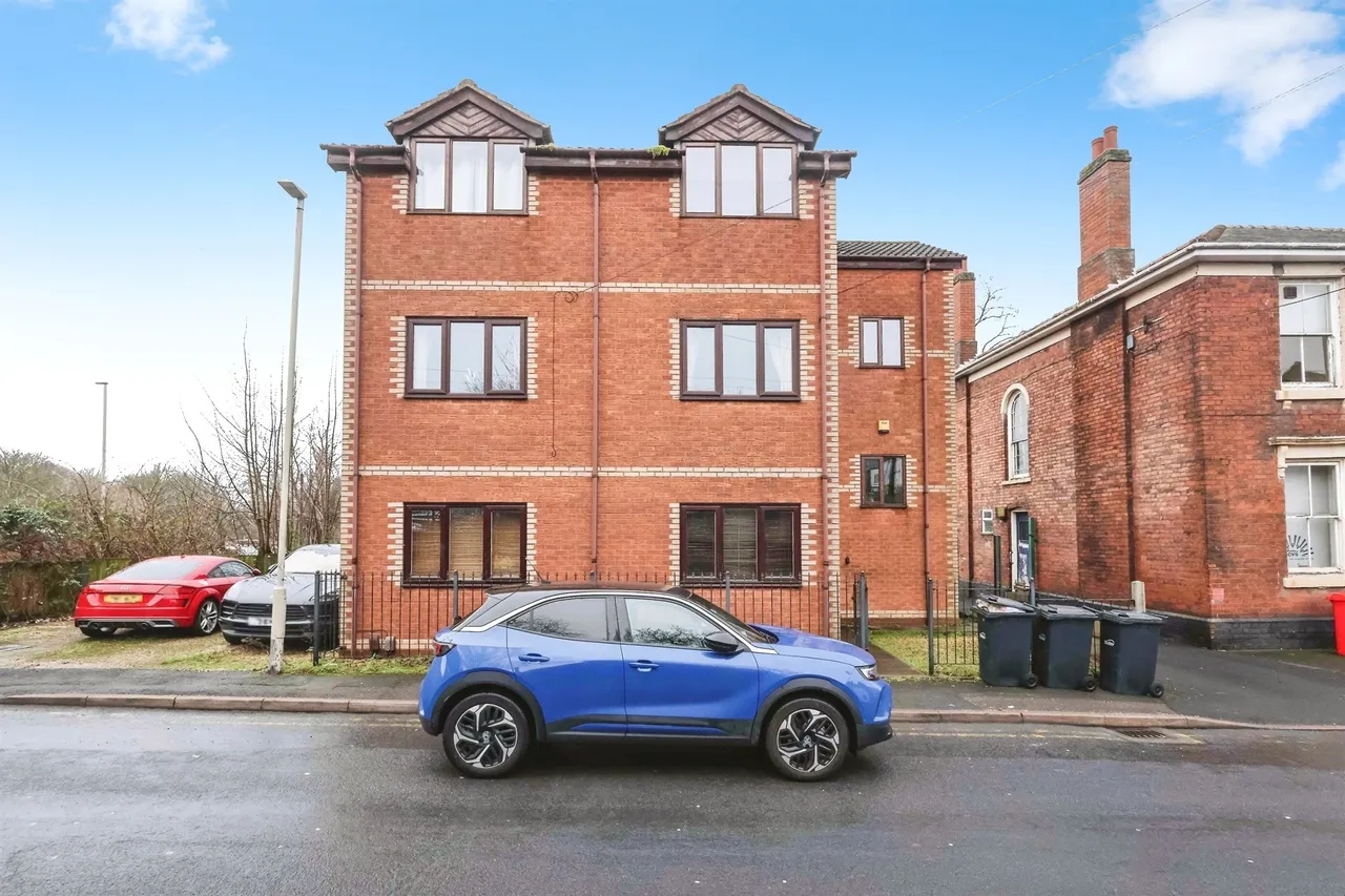 2 bed flat for sale — Albion Street, Brierley Hill
