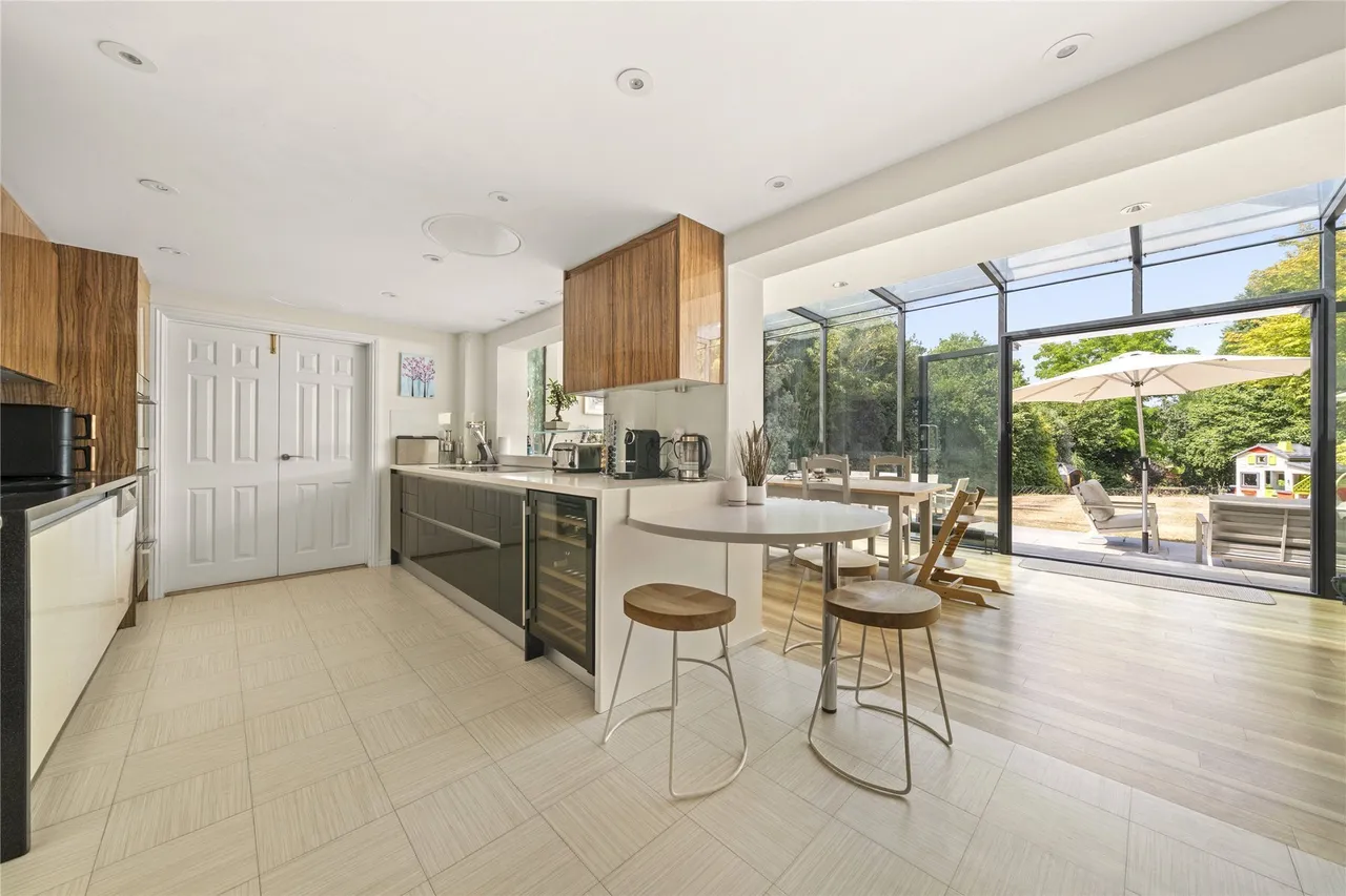 Portmore Park Road, Weybridge, Surrey, KT13, photo 3