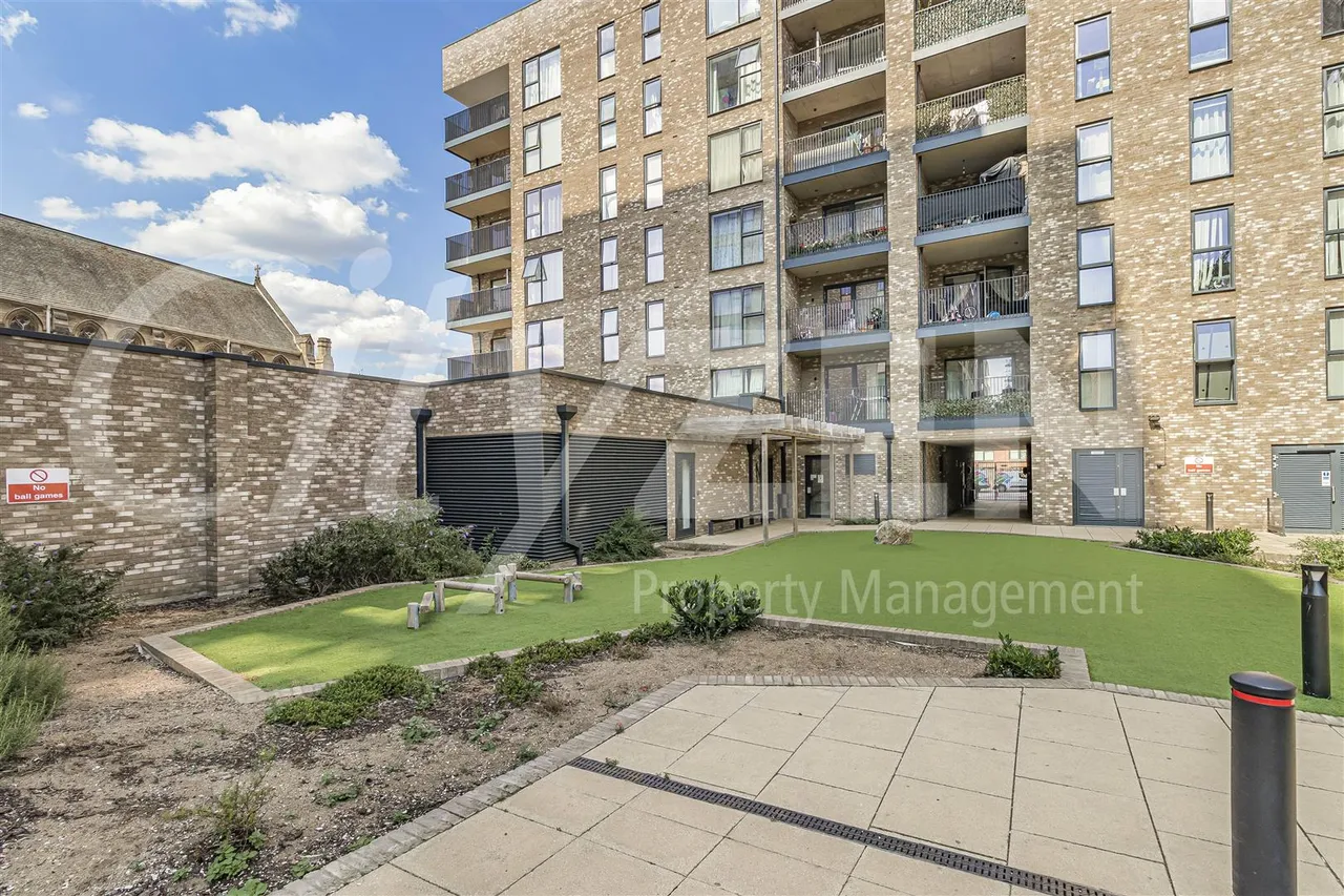 St Johns Road, Harrow, HA1, photo 3