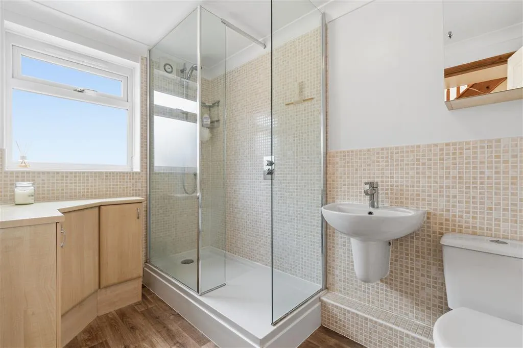 Glen Crescent, Stamford, PE9, photo 13