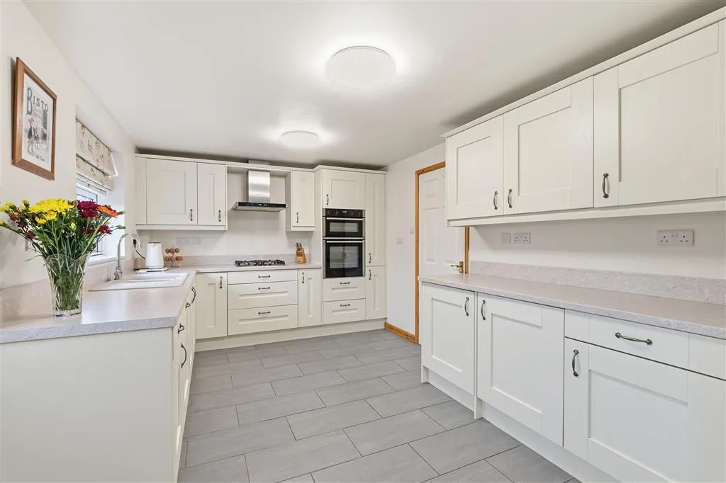 Glen Crescent, Stamford, PE9, photo 5
