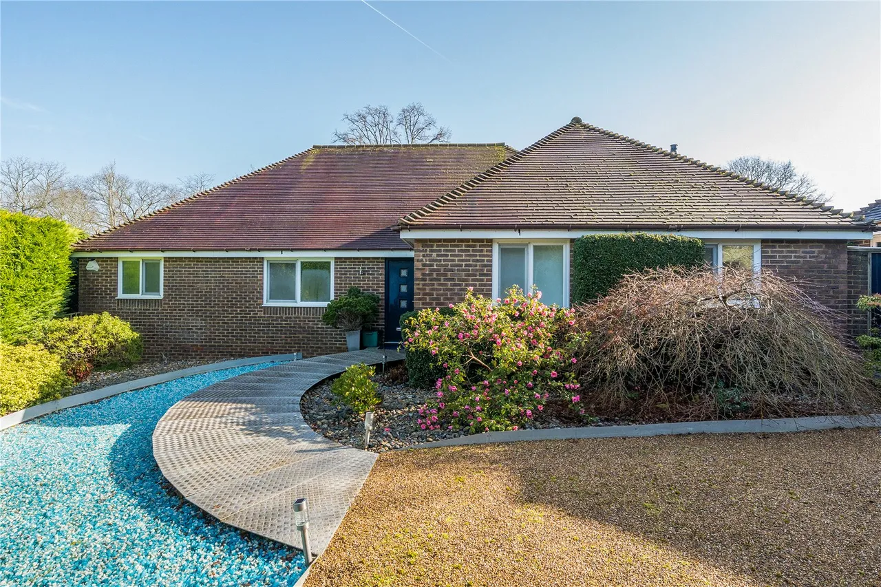 Oakland Drive, Robertsbridge, TN32, photo 2
