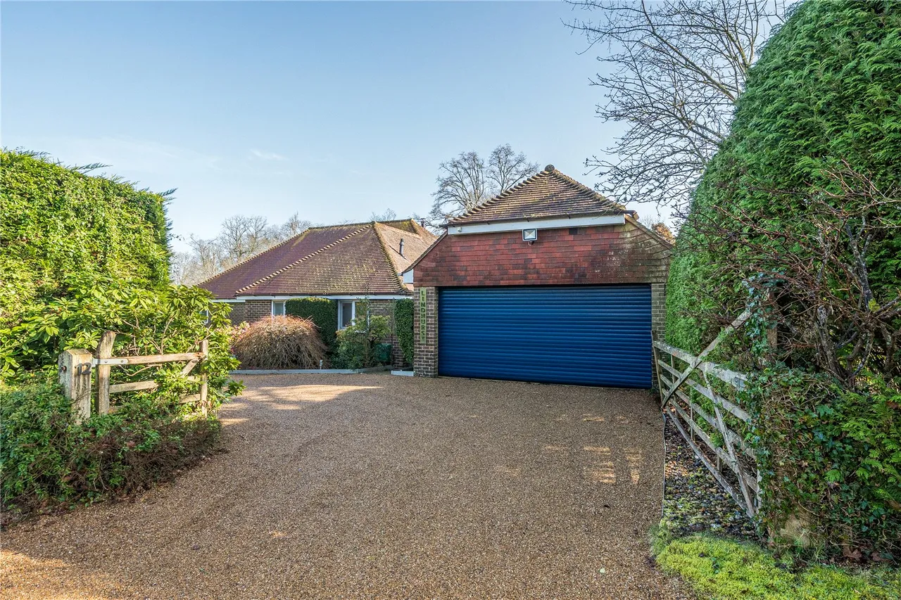 2 bed flat for sale, Oakland Drive, Robertsbridge, TN32