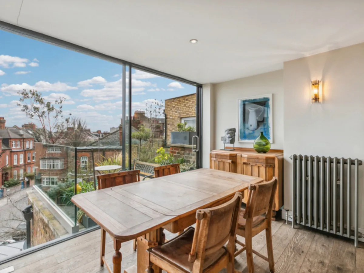 Prince Of Wales Drive, London, SW11, photo 3