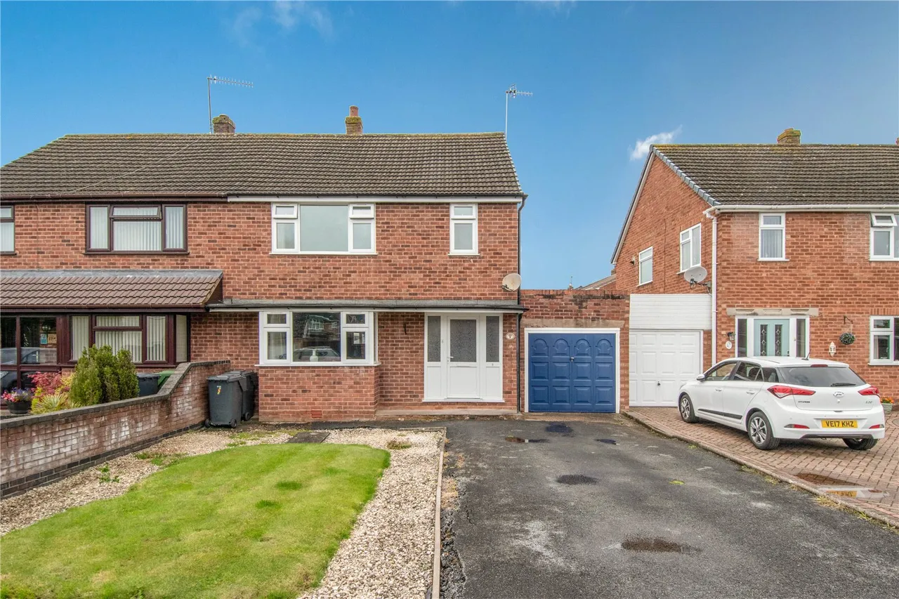 3 bed house for sale — Carol Avenue, Bromsgrove, Worcestershire, B61 8RN