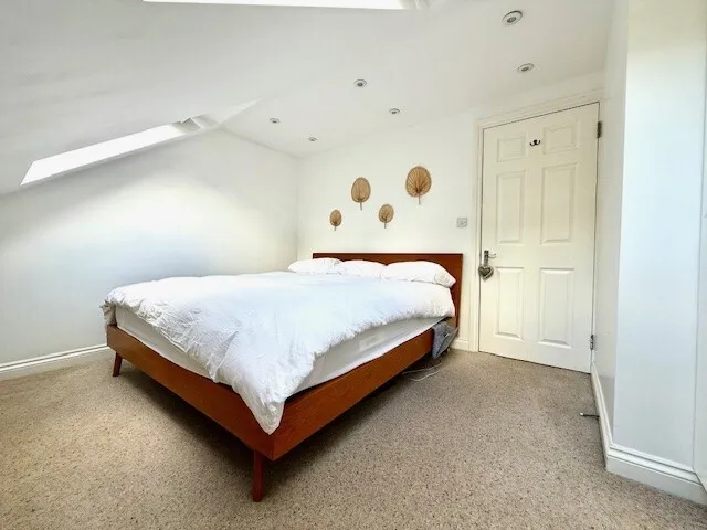 High Road, Loughton, IG10, photo 6