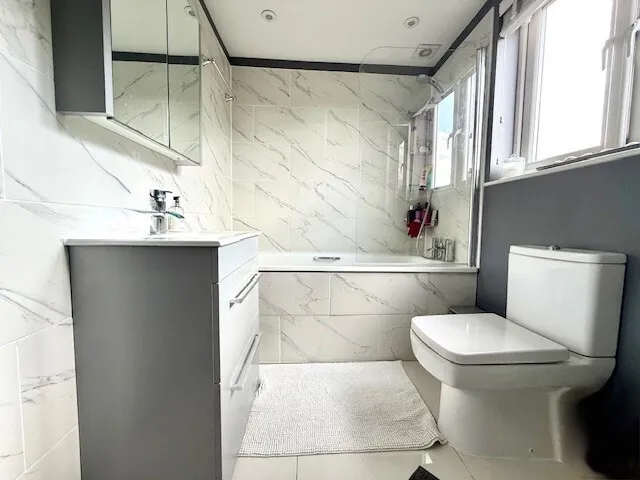 High Road, Loughton, IG10, photo 5