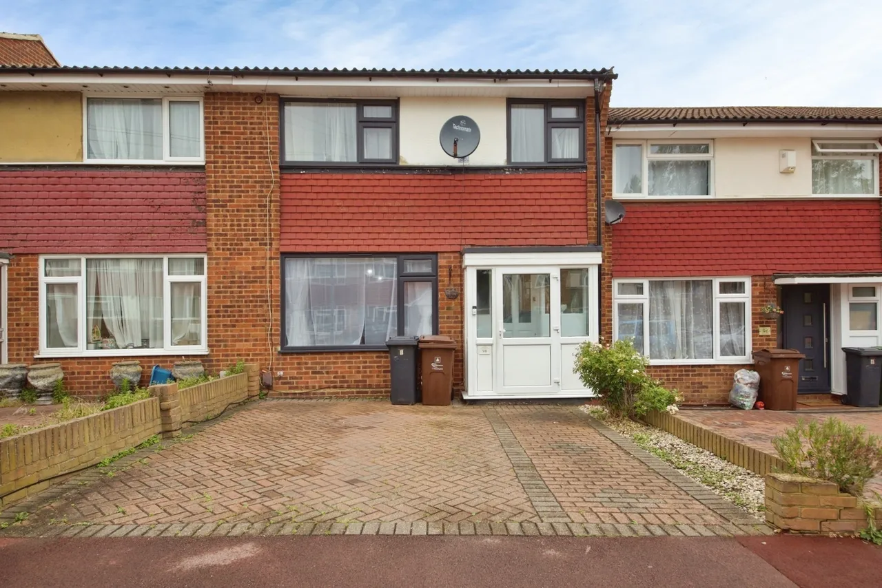 3 bed house for sale — Great Cullings, Romford, RM7