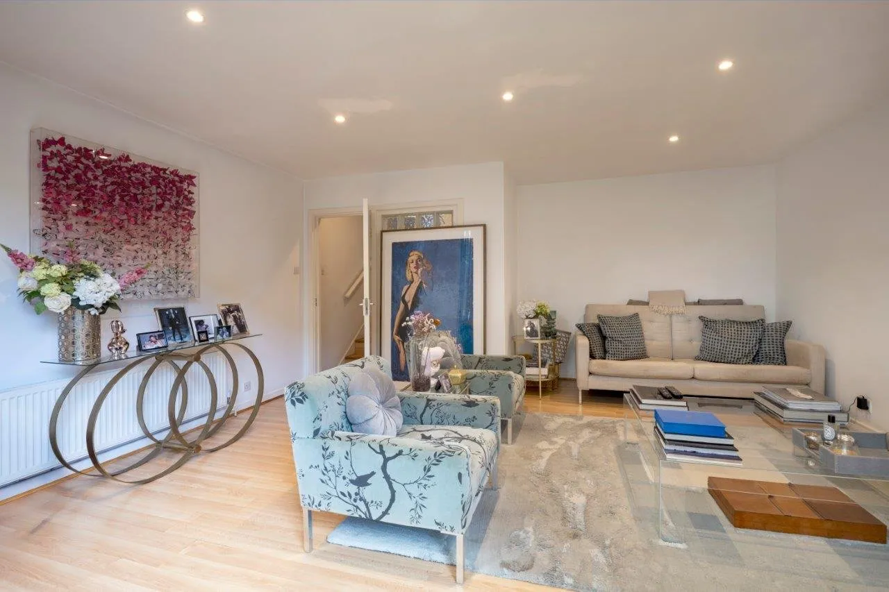 4 bed property for sale — Meadowbank, Primrose Hill, London, NW3 3AY