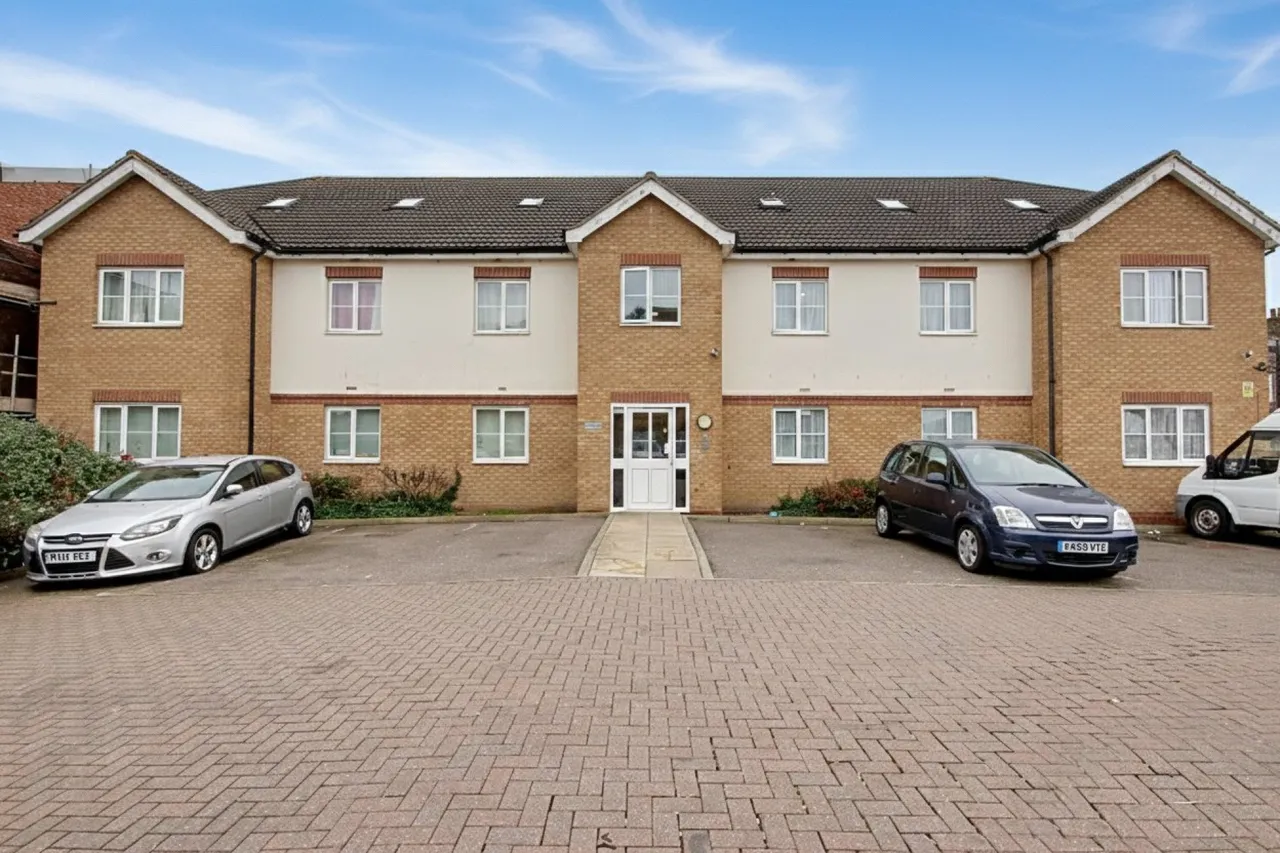 2 bed flat for sale, Rossmore Close, Enfield