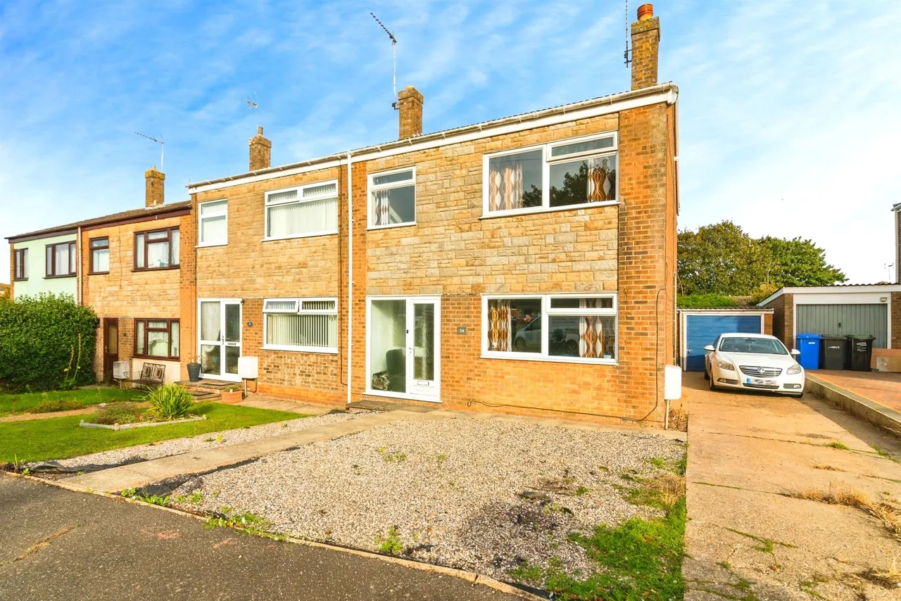 3 bed house for sale, Lloyds Avenue, Kessingland, NR33
