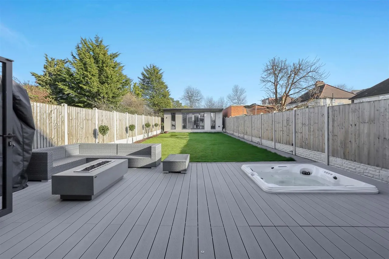 Farm Way, Worcester Park, Surrey, KT4 8RX, photo 7
