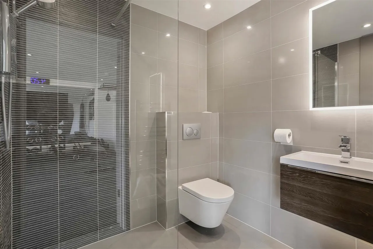 Farm Way, Worcester Park, Surrey, KT4 8RX, photo 12
