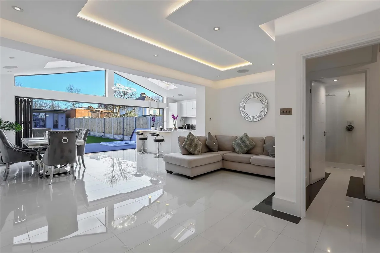Farm Way, Worcester Park, Surrey, KT4 8RX, photo 6