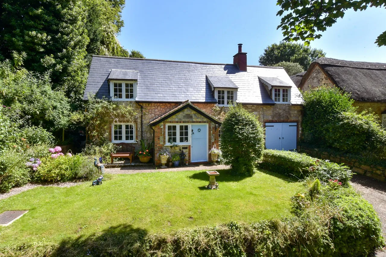 3 bed house for sale, Calbourne, PO30