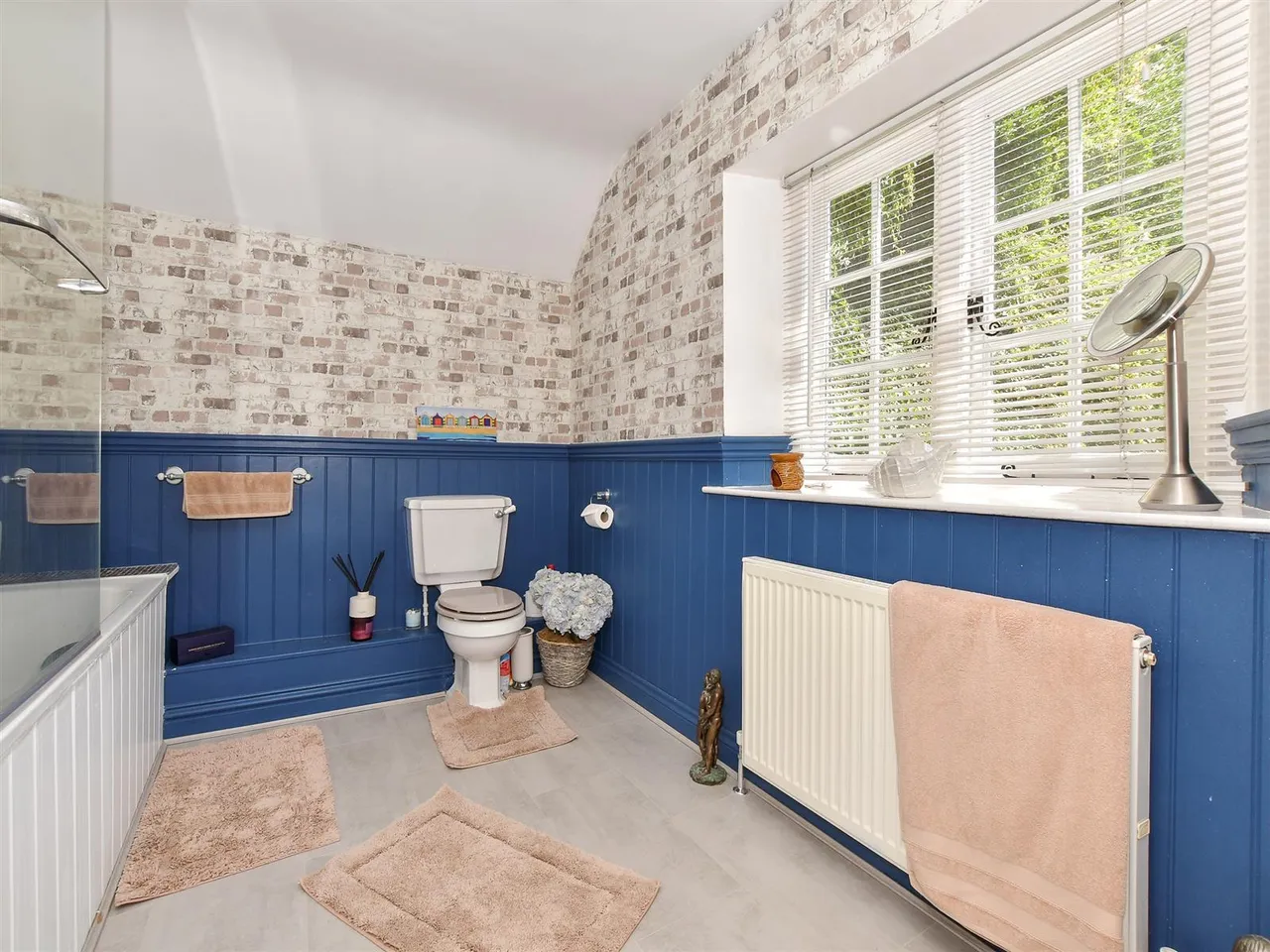 Calbourne, PO30, photo 11