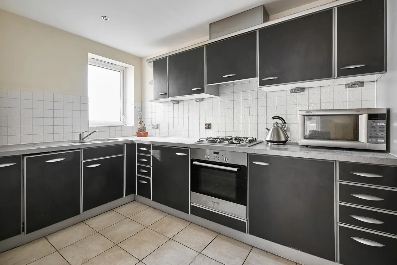 2 bed flat to rent, Newport Avenue, E14