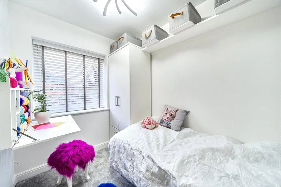Stone Crescent, GL51, photo 10