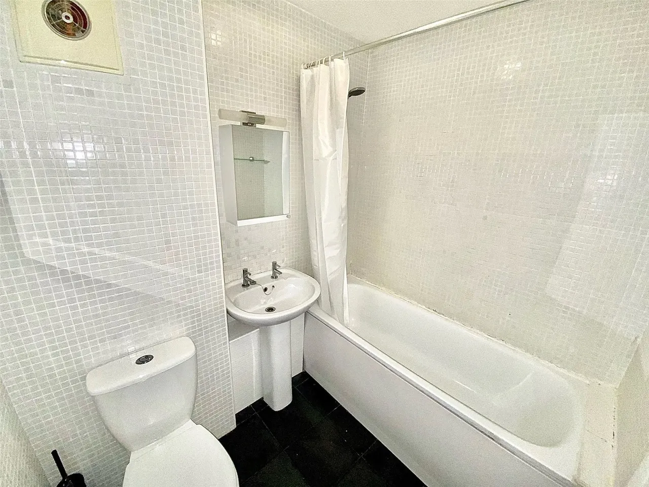Malcom Way, London, E11, photo 7