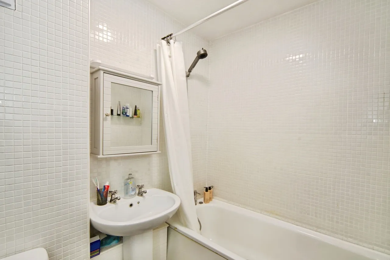 Malcom Way, London, E11, photo 19
