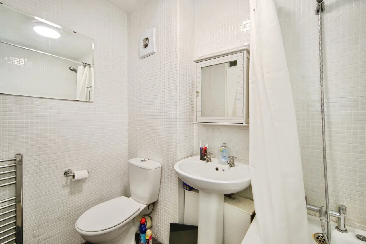 Malcom Way, London, E11, photo 11